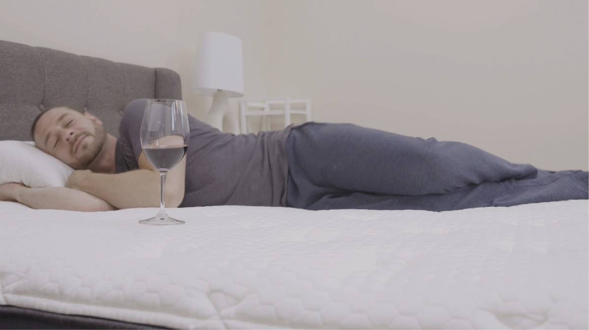 Helix Midnight Lux Mattress Review by Sleep Examiner - Motion Transfer Test with wine glass